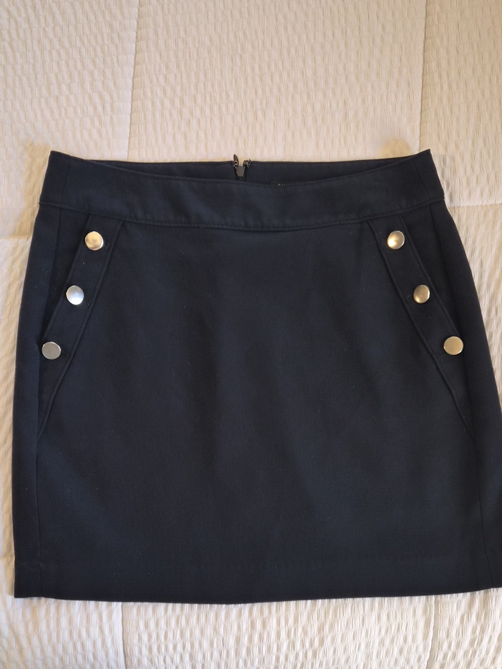 Banana Republic Navy blue Mini Skirt with Silver-tone Buttons sz 6